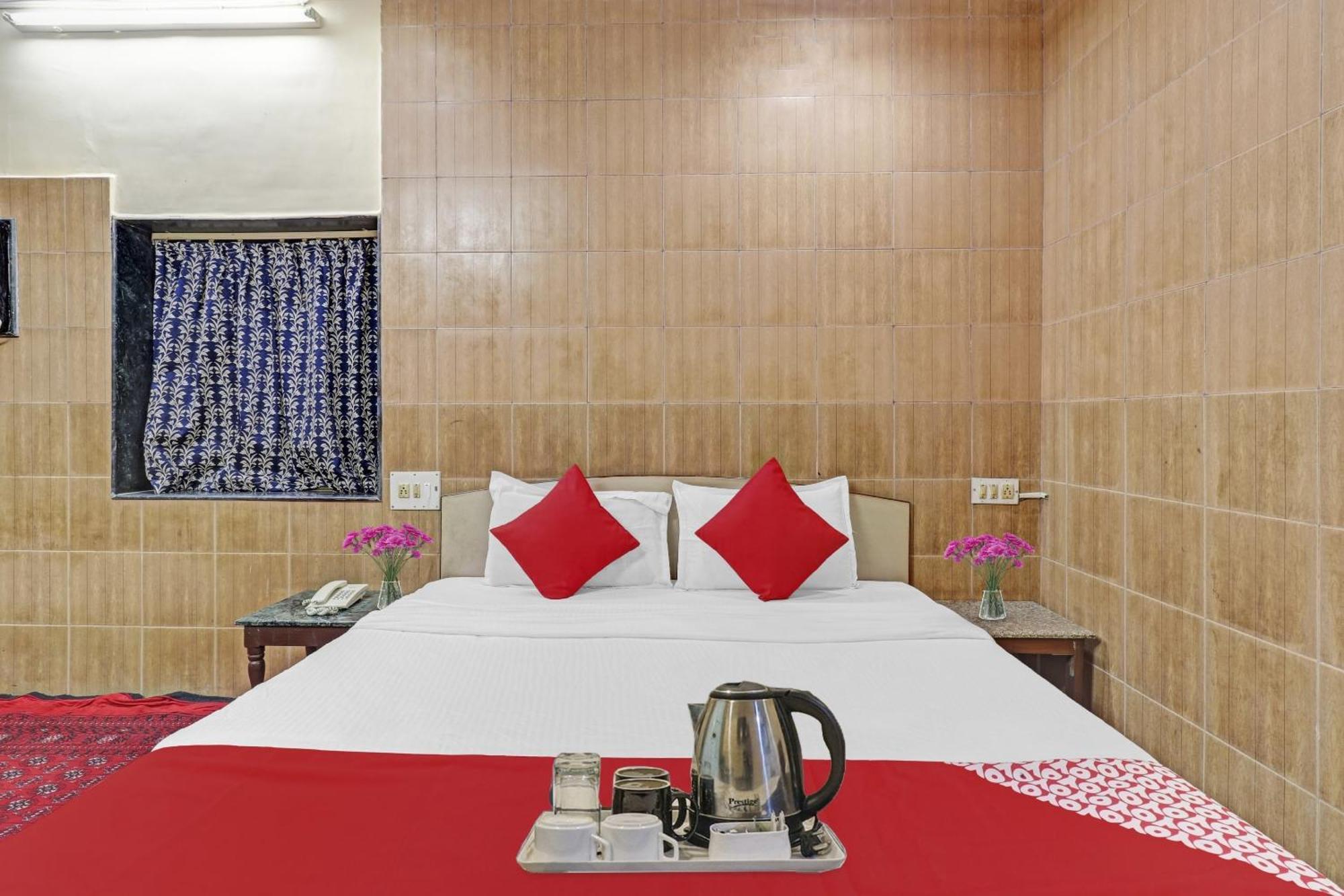 Rajdoot Hotel 3*